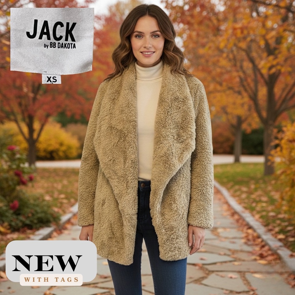NWT JACK BY BB DAKOTA Women's Oatmeal Faux Fur Shawl Coat XS Extremely Soft